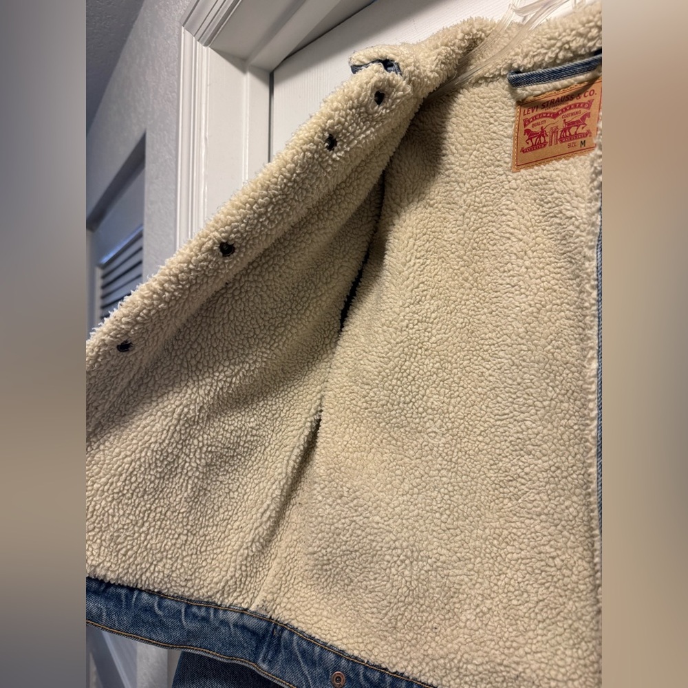Levi's Sherpa Lined Denim Jacket - Picture 2 of 8